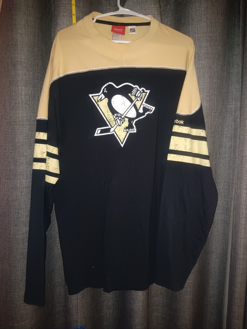 Reebok Men's Black and Gold Pittsburgh Penguins Crewneck Sweater